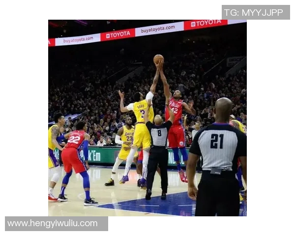 火箭队与雷霆队激战正酣NBA精彩对决引发球迷热议 火箭队与雷霆队激战正酣NBA精彩对决引发球迷热议